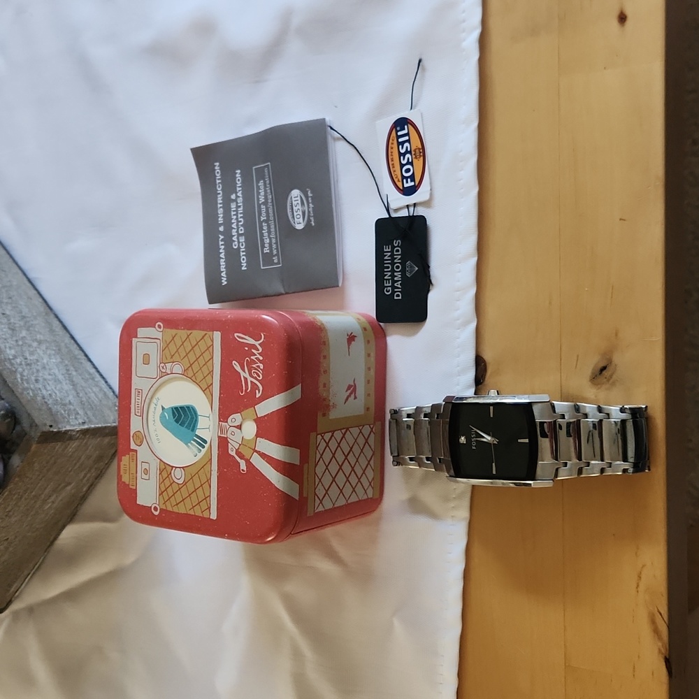 FOSSIL WATCH WITH DIAMOND